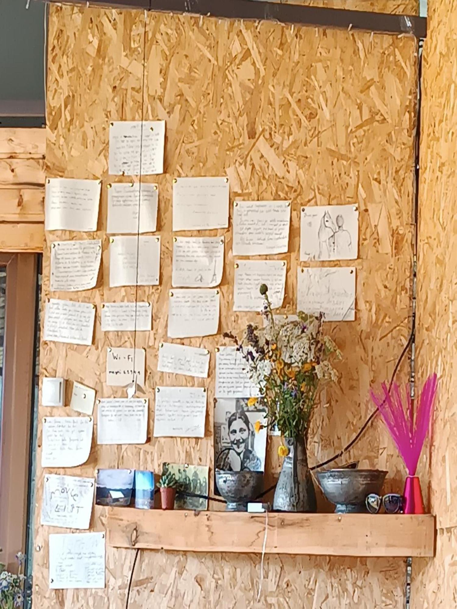 אומלו Nadiani Hostel מראה חיצוני תמונה