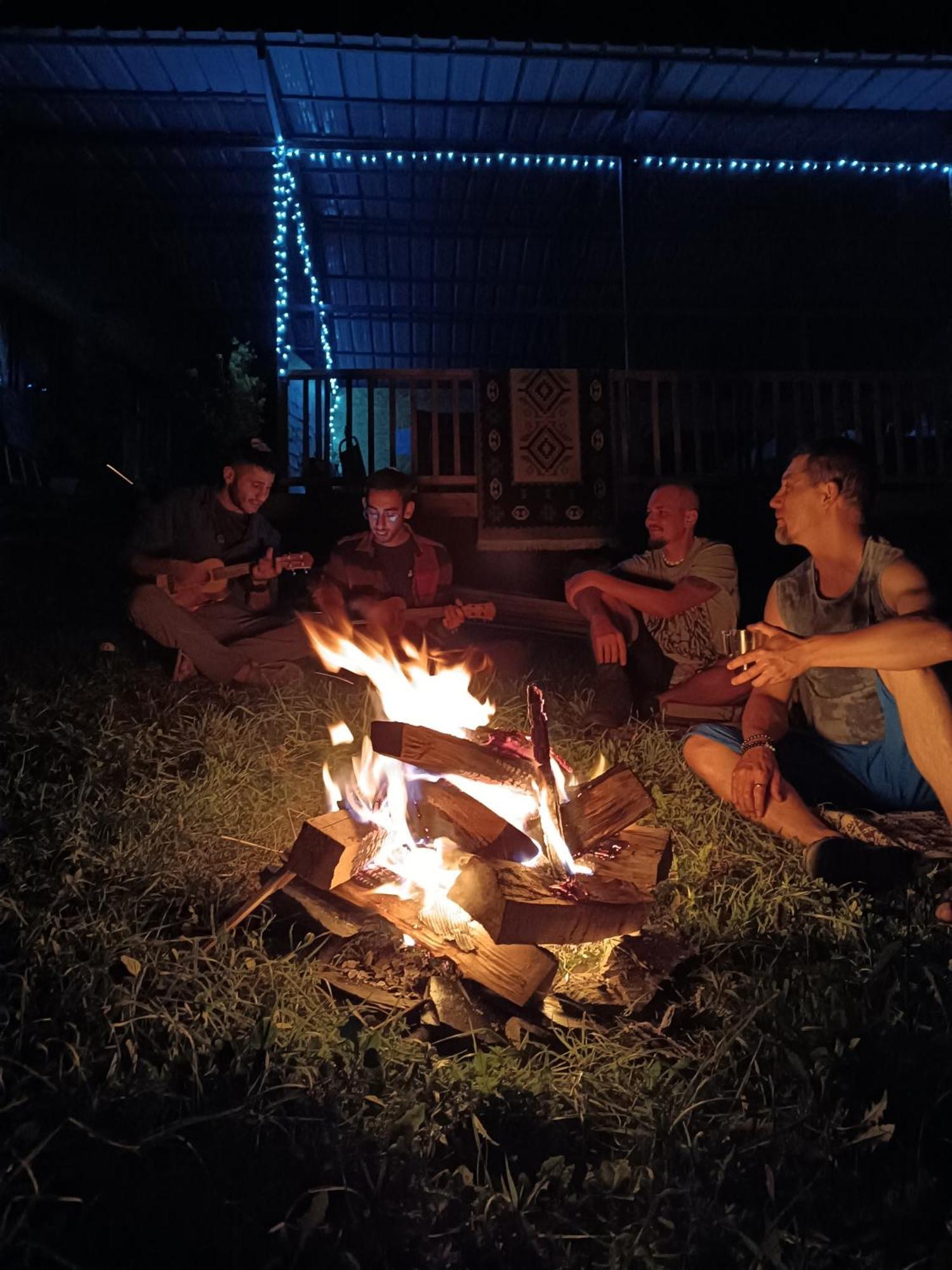 אומלו Nadiani Hostel מראה חיצוני תמונה