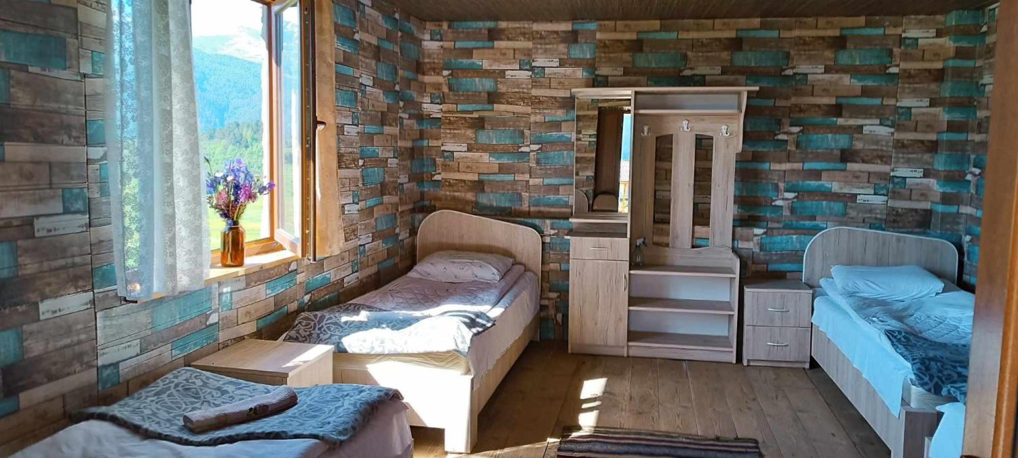אומלו Nadiani Hostel מראה חיצוני תמונה